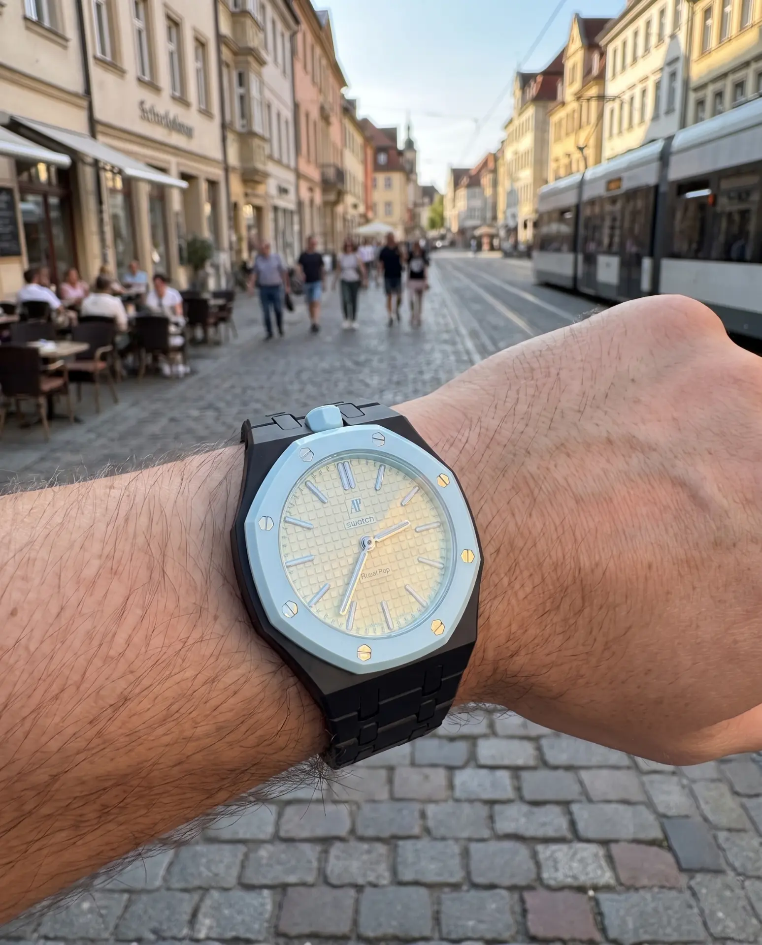 Royal POP mit SHIFTED Armband in der Altstadt